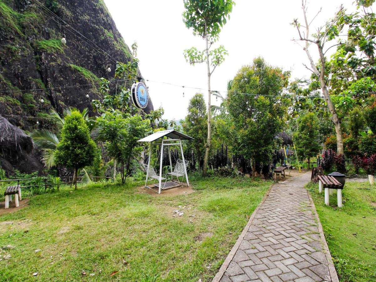 Oyo Homes 91134 Desa Wisata Tebing Lingga Trenggalek Экстерьер фото